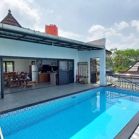 Pool Villa Saung Suluh Purwokerto Luaran gambar