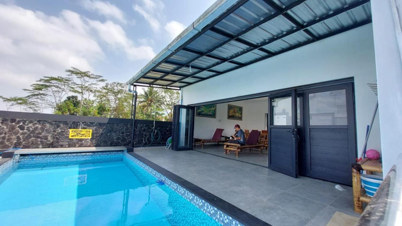 Pool Villa Saung Suluh Purwokerto Luaran gambar